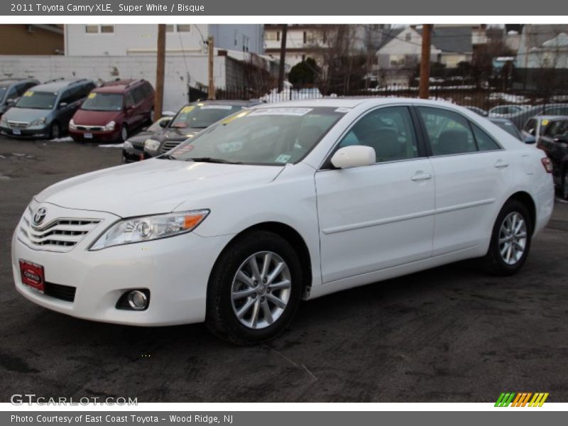 Super White / Bisque 2011 Toyota Camry XLE