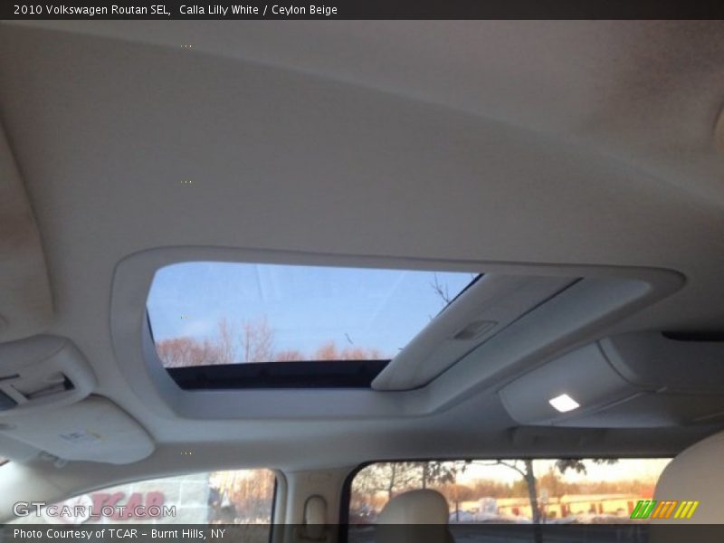 Calla Lilly White / Ceylon Beige 2010 Volkswagen Routan SEL