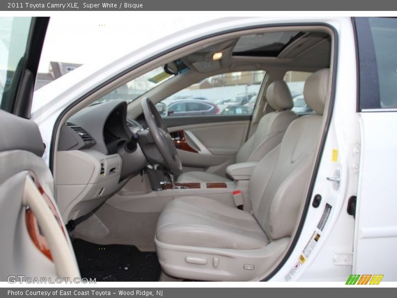 Super White / Bisque 2011 Toyota Camry XLE