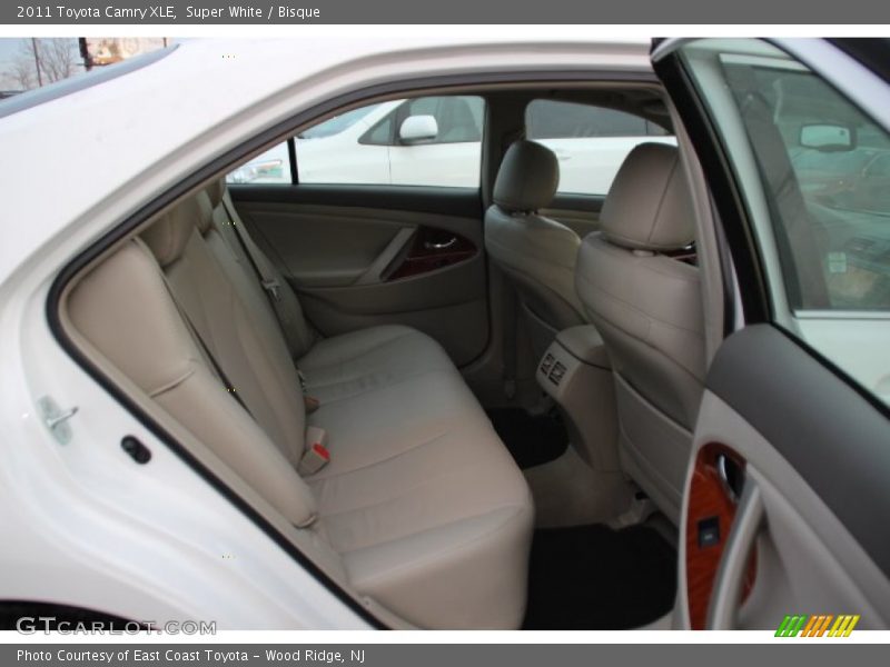 Super White / Bisque 2011 Toyota Camry XLE