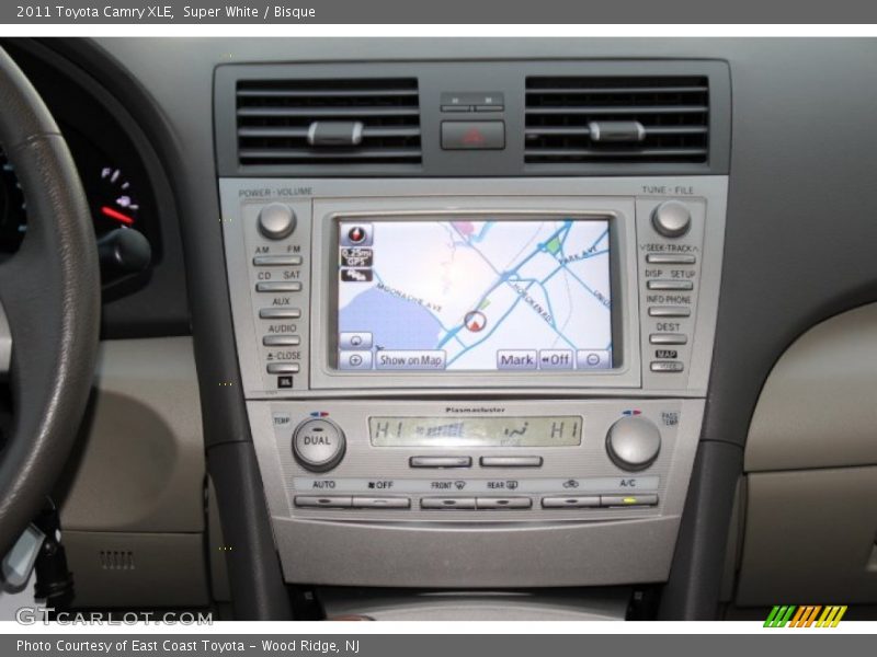 Super White / Bisque 2011 Toyota Camry XLE