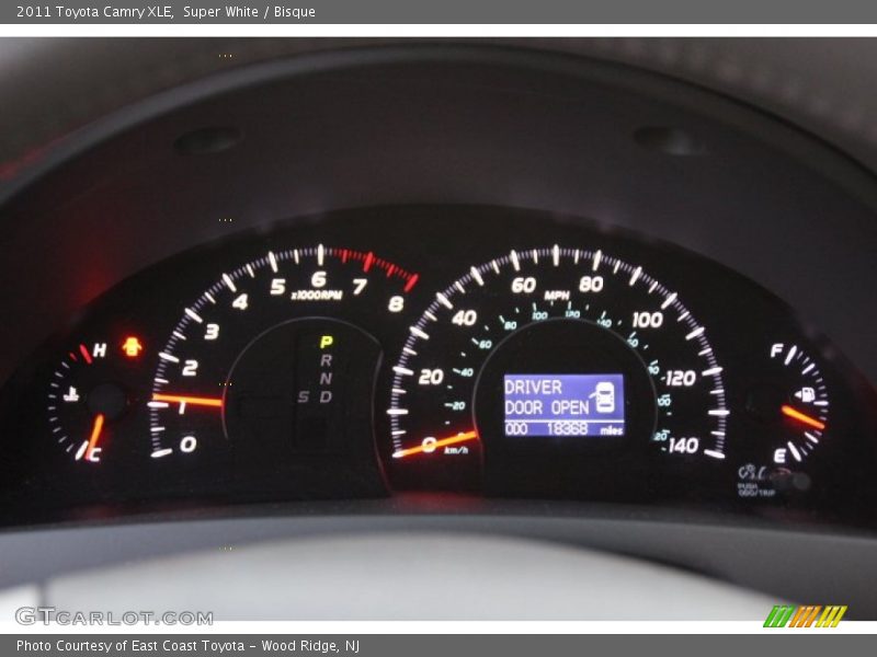 Super White / Bisque 2011 Toyota Camry XLE