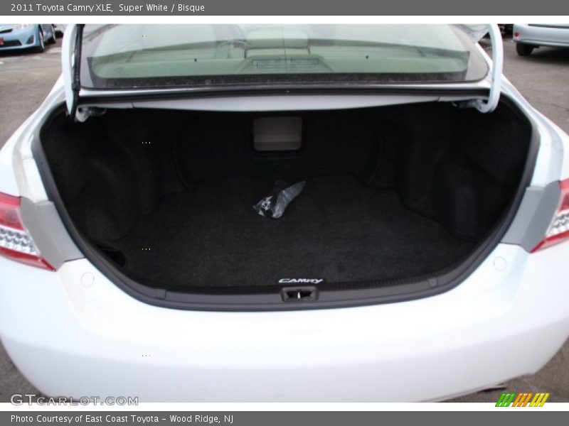 Super White / Bisque 2011 Toyota Camry XLE