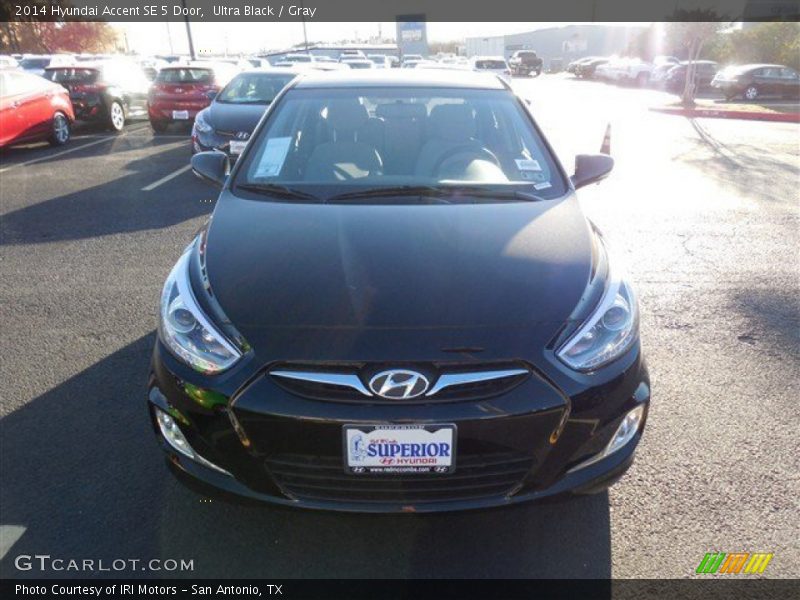 Ultra Black / Gray 2014 Hyundai Accent SE 5 Door