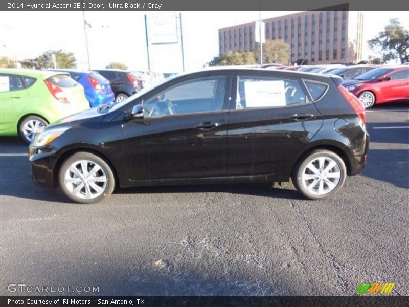 Ultra Black / Gray 2014 Hyundai Accent SE 5 Door