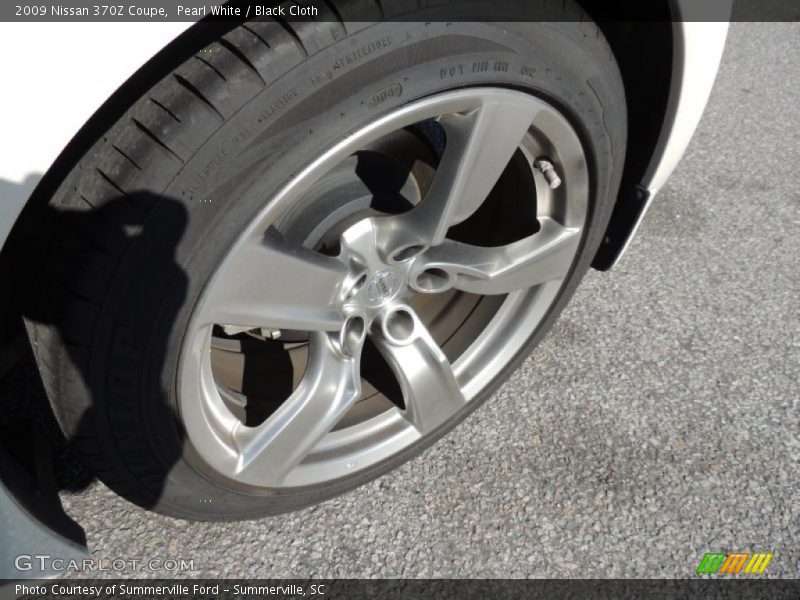 Pearl White / Black Cloth 2009 Nissan 370Z Coupe