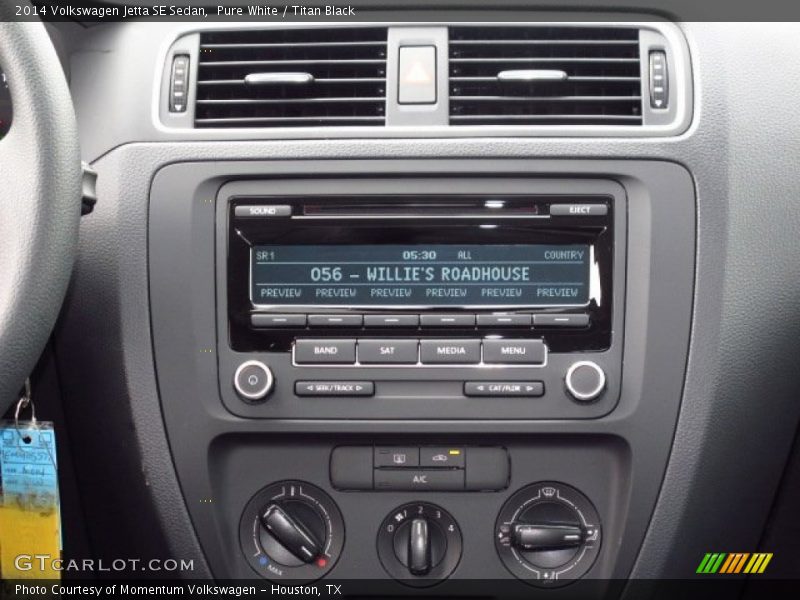 Pure White / Titan Black 2014 Volkswagen Jetta SE Sedan