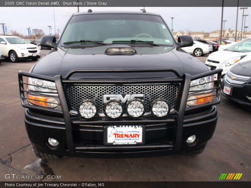 Onyx Black / Stone Gray 2005 GMC Yukon Denali AWD