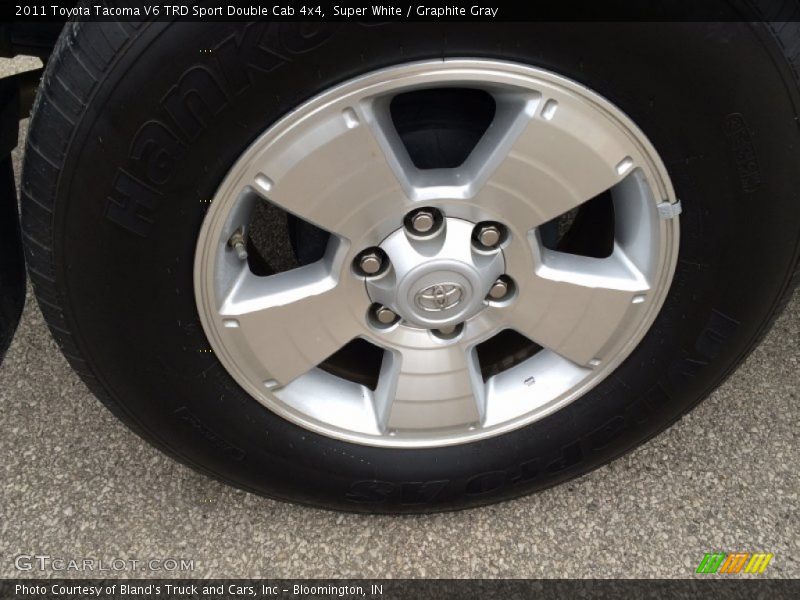 Super White / Graphite Gray 2011 Toyota Tacoma V6 TRD Sport Double Cab 4x4