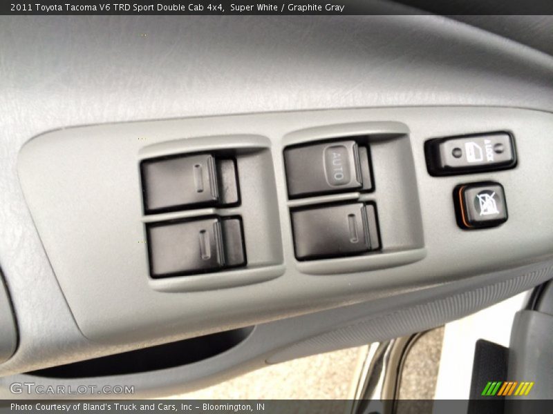 Super White / Graphite Gray 2011 Toyota Tacoma V6 TRD Sport Double Cab 4x4