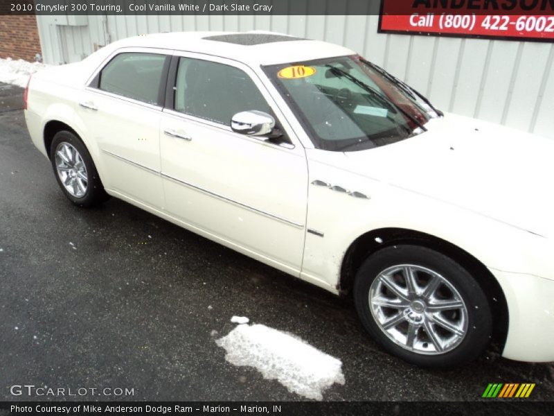 Cool Vanilla White / Dark Slate Gray 2010 Chrysler 300 Touring