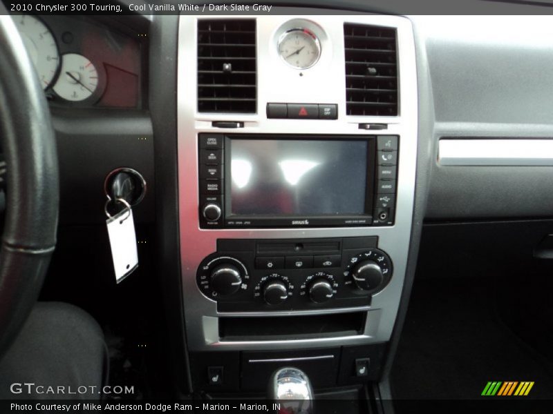 Cool Vanilla White / Dark Slate Gray 2010 Chrysler 300 Touring