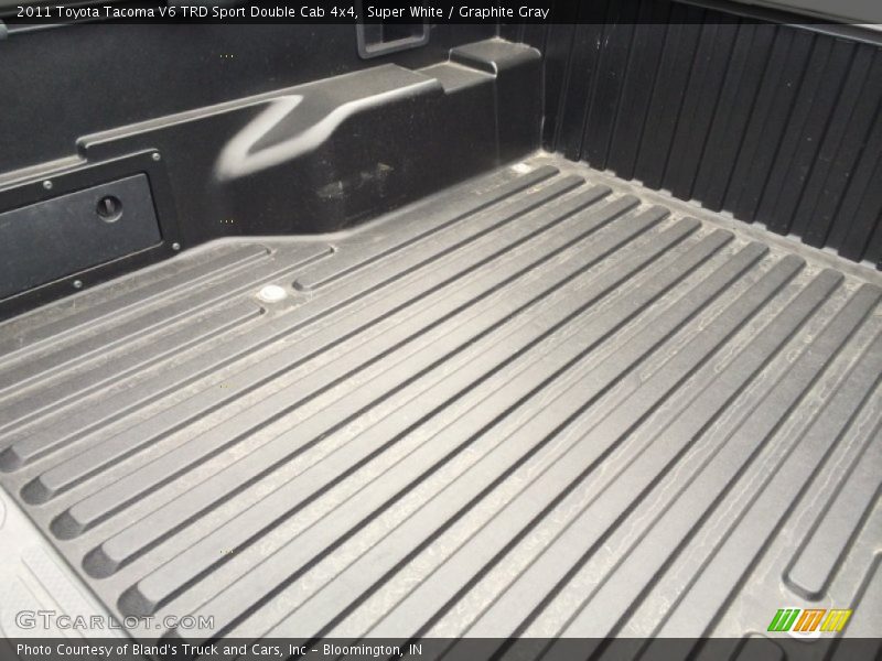 Super White / Graphite Gray 2011 Toyota Tacoma V6 TRD Sport Double Cab 4x4