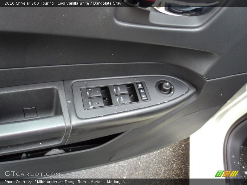 Cool Vanilla White / Dark Slate Gray 2010 Chrysler 300 Touring