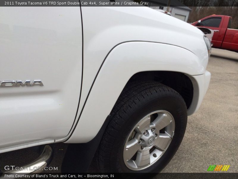 Super White / Graphite Gray 2011 Toyota Tacoma V6 TRD Sport Double Cab 4x4