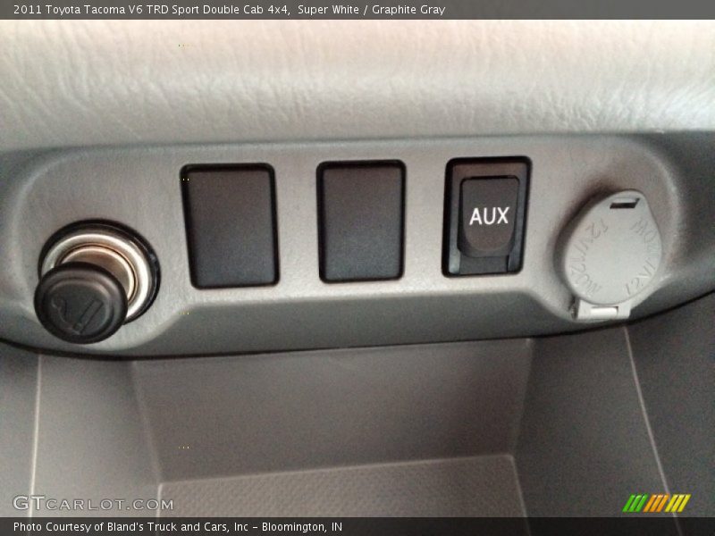 Super White / Graphite Gray 2011 Toyota Tacoma V6 TRD Sport Double Cab 4x4