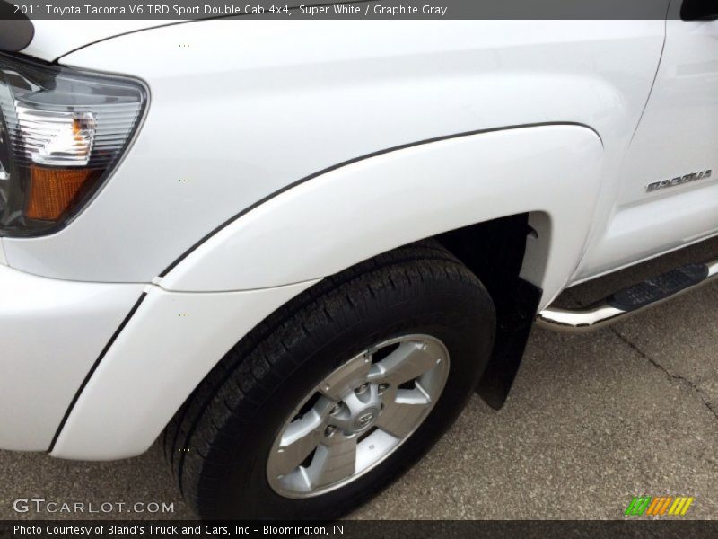 Super White / Graphite Gray 2011 Toyota Tacoma V6 TRD Sport Double Cab 4x4