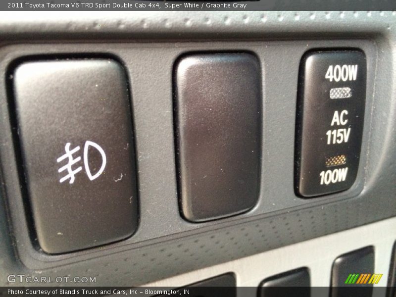 Super White / Graphite Gray 2011 Toyota Tacoma V6 TRD Sport Double Cab 4x4
