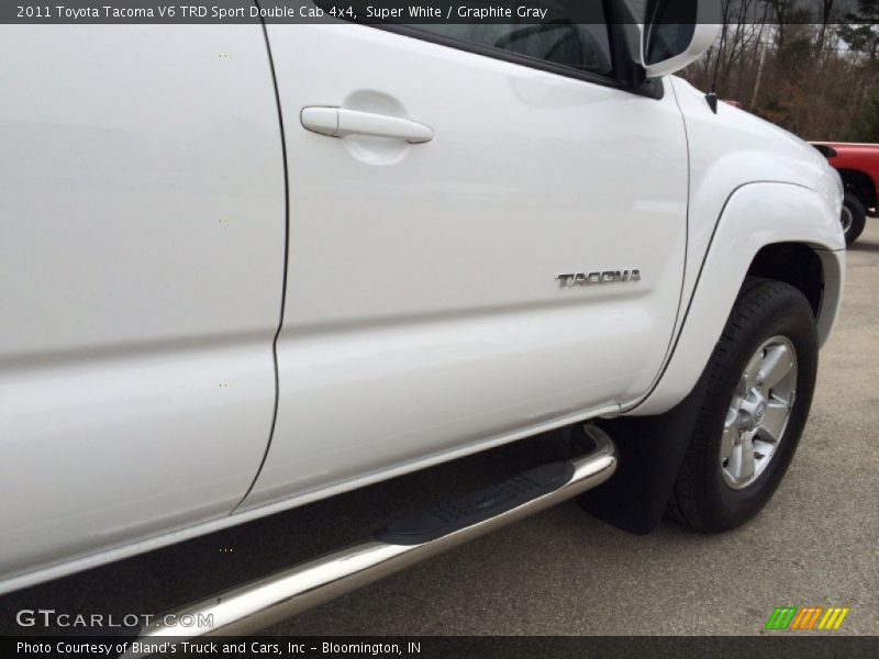 Super White / Graphite Gray 2011 Toyota Tacoma V6 TRD Sport Double Cab 4x4