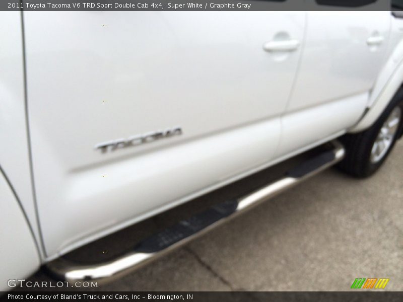 Super White / Graphite Gray 2011 Toyota Tacoma V6 TRD Sport Double Cab 4x4