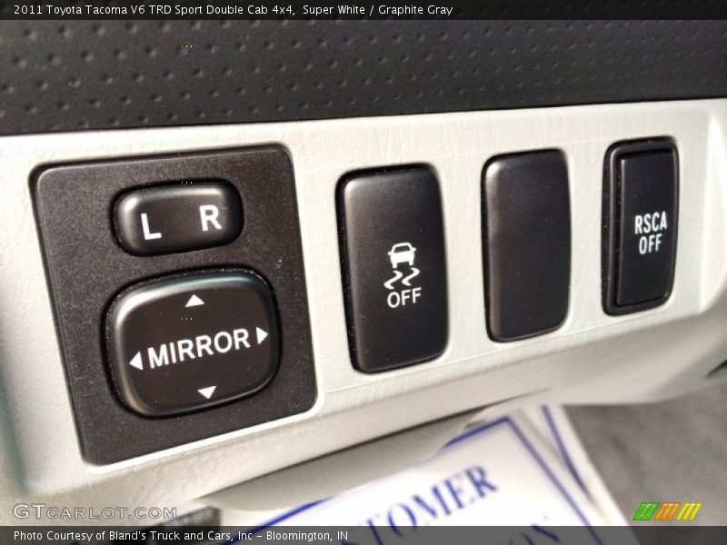 Super White / Graphite Gray 2011 Toyota Tacoma V6 TRD Sport Double Cab 4x4