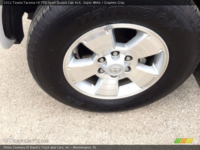 Super White / Graphite Gray 2011 Toyota Tacoma V6 TRD Sport Double Cab 4x4