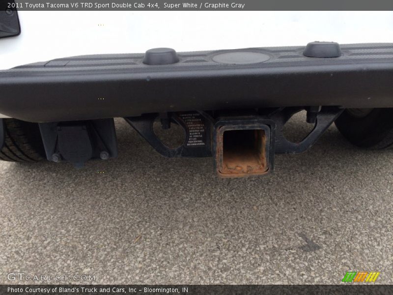 Super White / Graphite Gray 2011 Toyota Tacoma V6 TRD Sport Double Cab 4x4