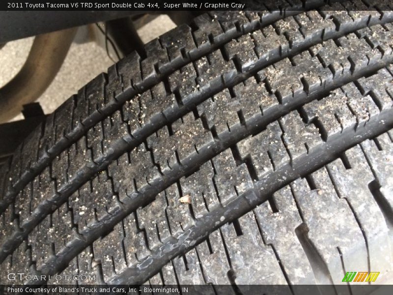 Super White / Graphite Gray 2011 Toyota Tacoma V6 TRD Sport Double Cab 4x4