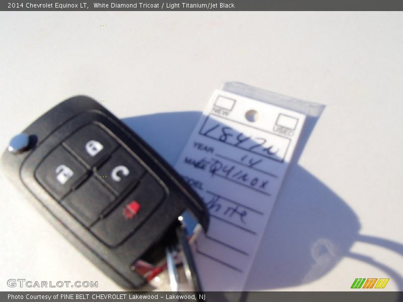 White Diamond Tricoat / Light Titanium/Jet Black 2014 Chevrolet Equinox LT