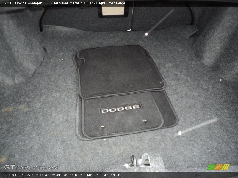 Billet Silver Metallic / Black/Light Frost Beige 2013 Dodge Avenger SE