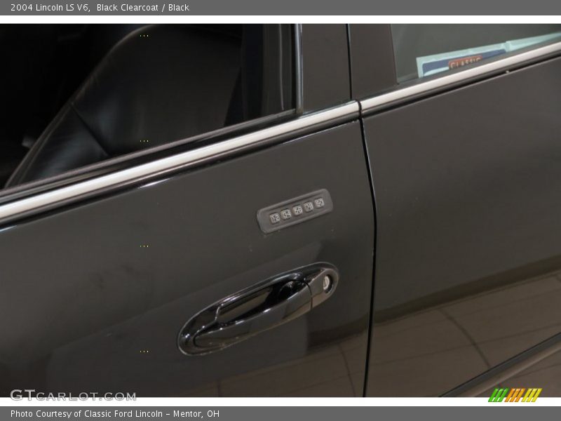 Black Clearcoat / Black 2004 Lincoln LS V6