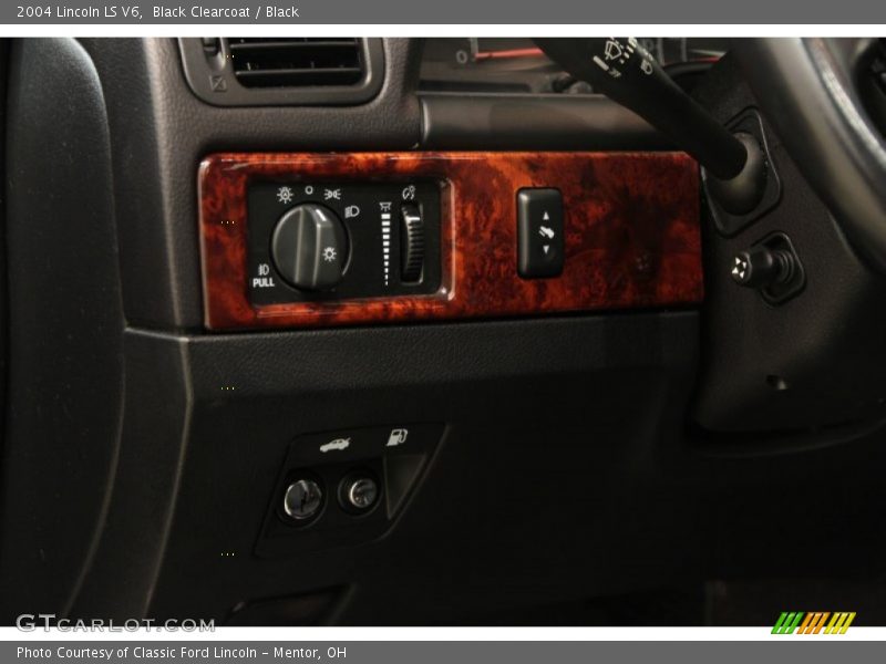 Black Clearcoat / Black 2004 Lincoln LS V6