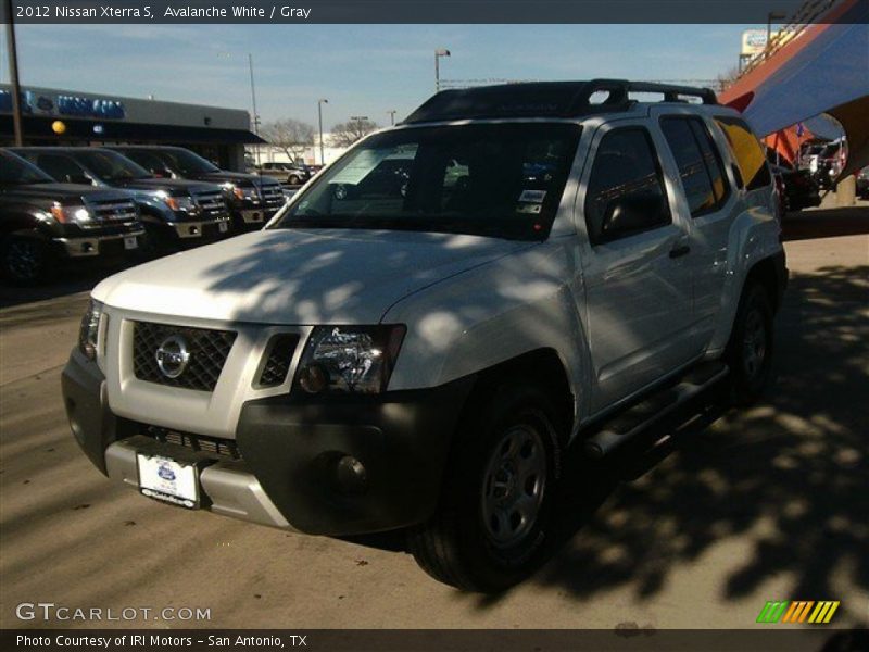 Avalanche White / Gray 2012 Nissan Xterra S