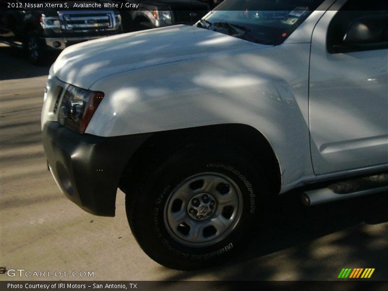 Avalanche White / Gray 2012 Nissan Xterra S