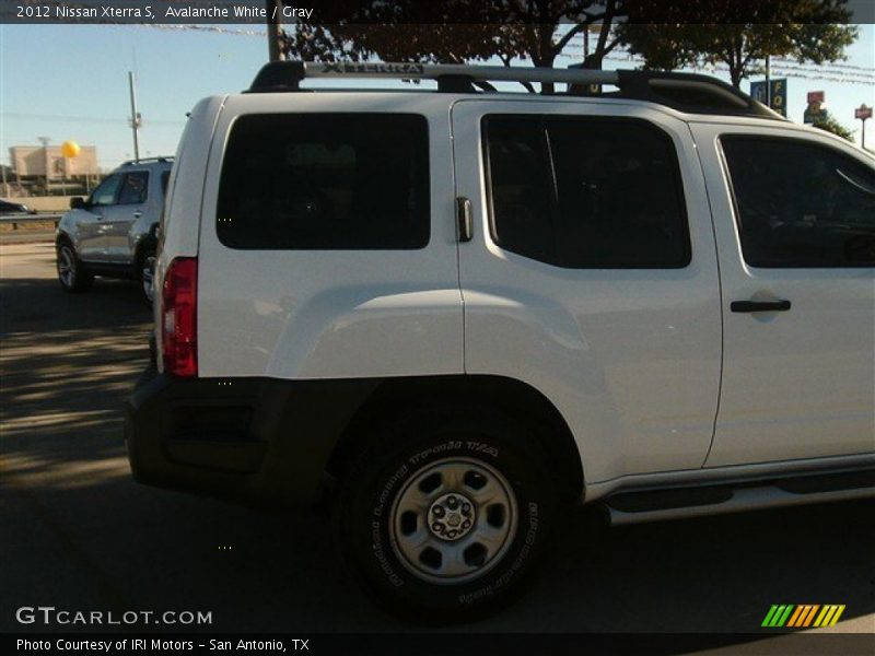 Avalanche White / Gray 2012 Nissan Xterra S