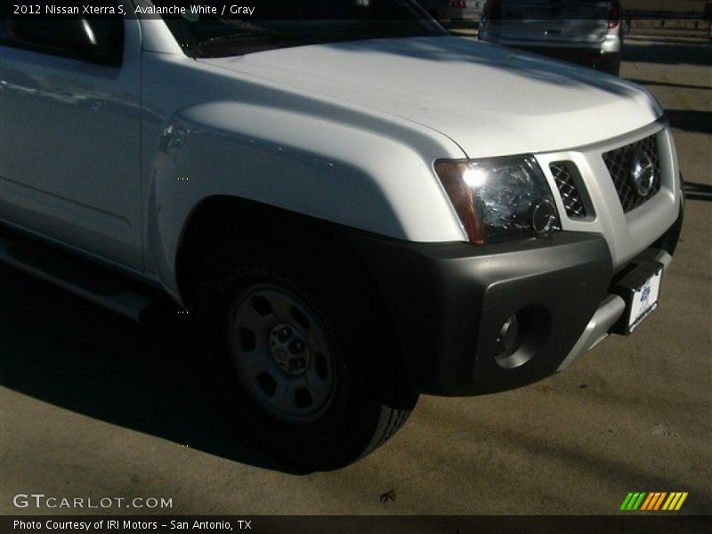 Avalanche White / Gray 2012 Nissan Xterra S