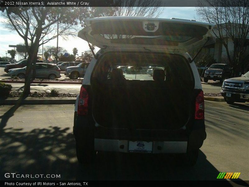 Avalanche White / Gray 2012 Nissan Xterra S