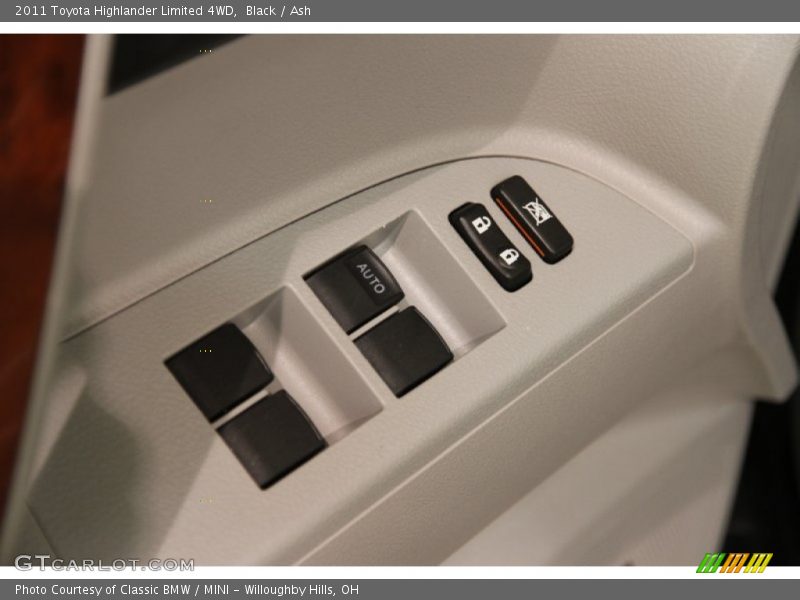 Black / Ash 2011 Toyota Highlander Limited 4WD