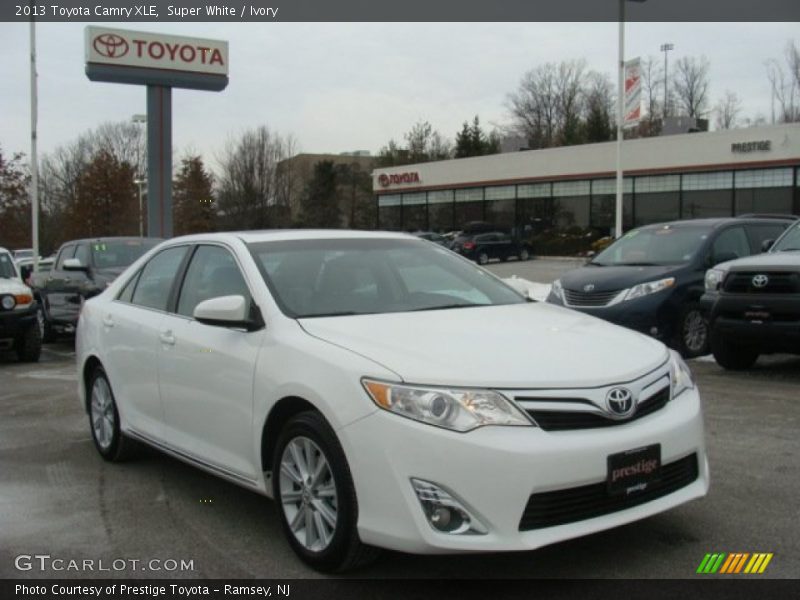 Super White / Ivory 2013 Toyota Camry XLE