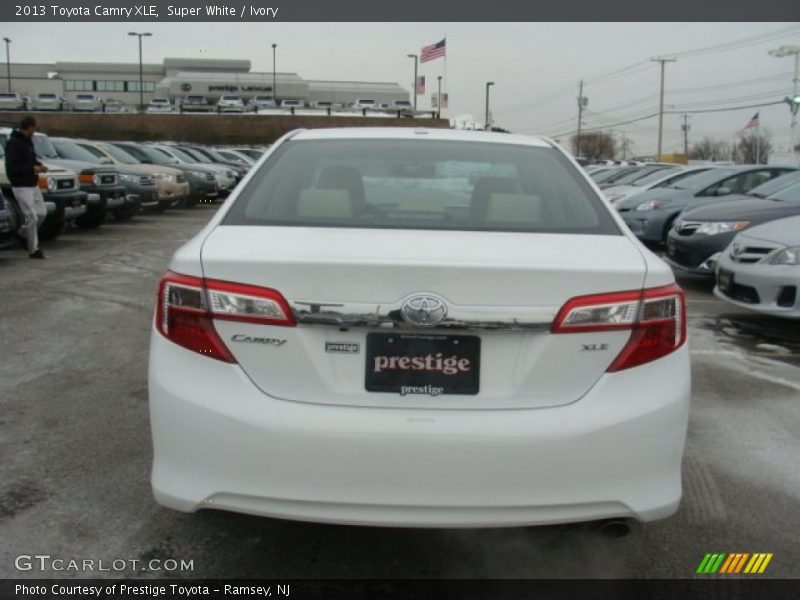 Super White / Ivory 2013 Toyota Camry XLE