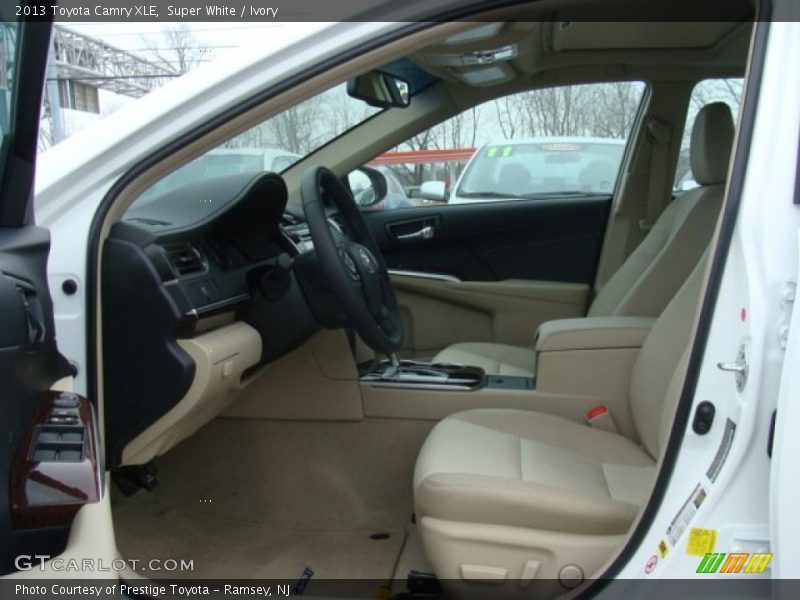 Super White / Ivory 2013 Toyota Camry XLE