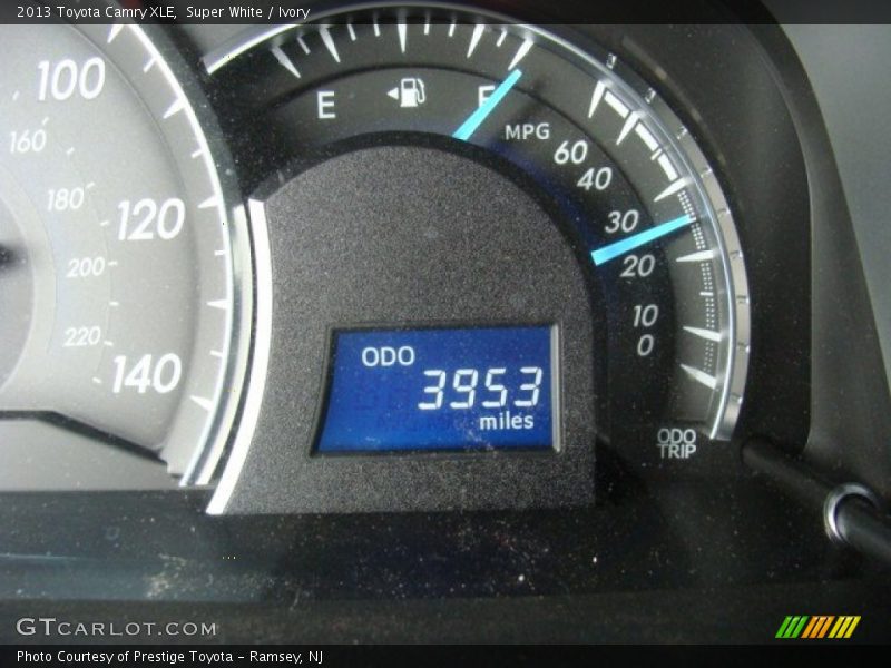 Super White / Ivory 2013 Toyota Camry XLE