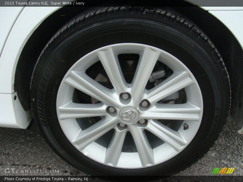 Super White / Ivory 2013 Toyota Camry XLE