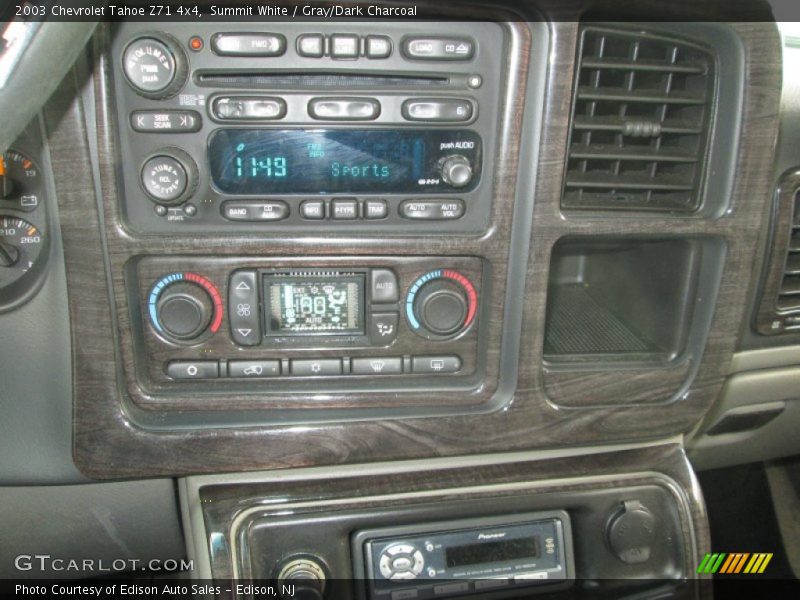 Summit White / Gray/Dark Charcoal 2003 Chevrolet Tahoe Z71 4x4