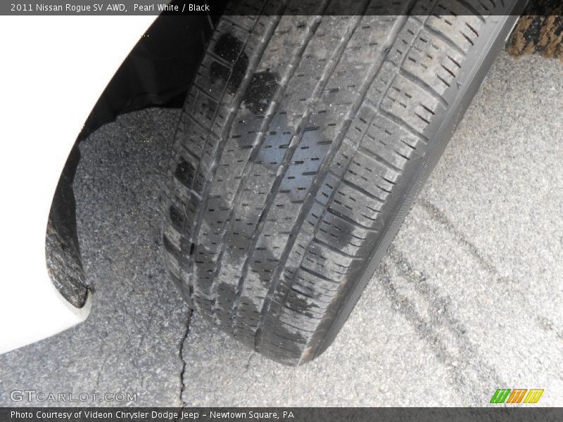 Pearl White / Black 2011 Nissan Rogue SV AWD