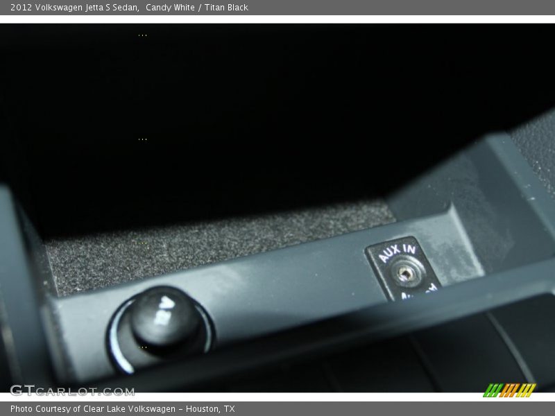 Candy White / Titan Black 2012 Volkswagen Jetta S Sedan