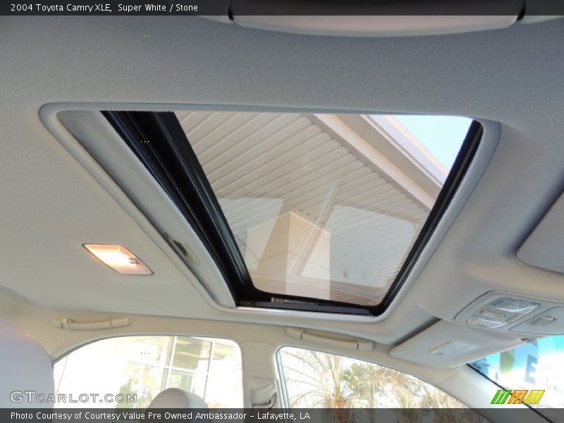 Super White / Stone 2004 Toyota Camry XLE