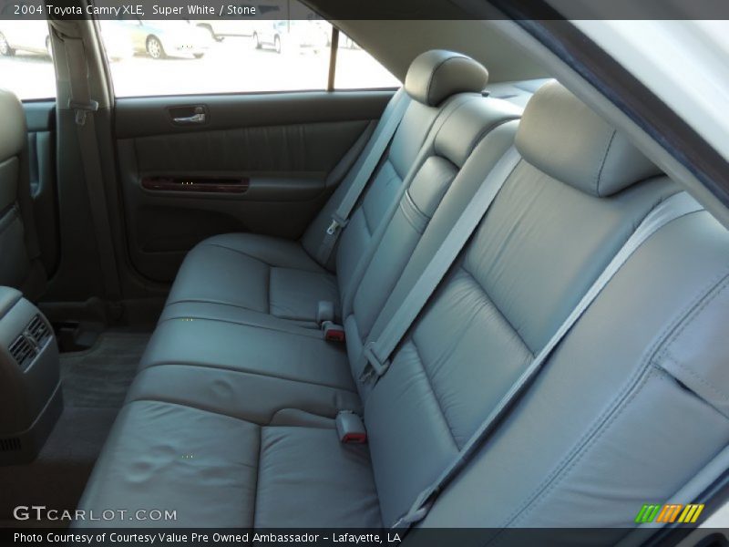 Super White / Stone 2004 Toyota Camry XLE