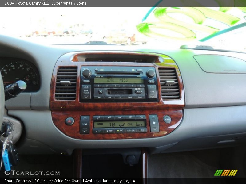 Super White / Stone 2004 Toyota Camry XLE