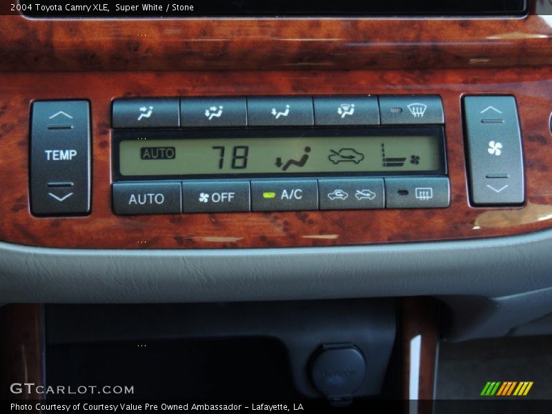 Super White / Stone 2004 Toyota Camry XLE